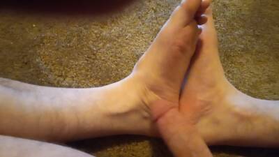 jerking off and cumming on my feet - boyfriendtv.com
