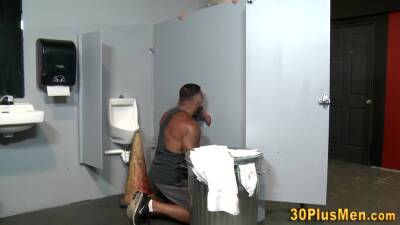 Gloryhole gays ass bang hard - boyfriendtv.com