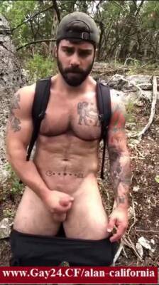 Muscular Californian jerking off and cumming in the woods - boyfriendtv.com