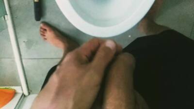 Hard and strong macho piss - boyfriendtv.com