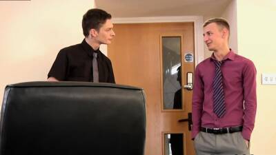 Download video gay sex he Riding Hard Cock In The Office - nvdvid.com