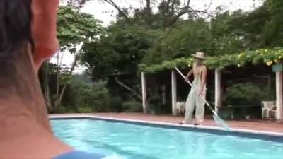 Samir y Sebastián en una rica follada en la piscina - boyfriendtv.com