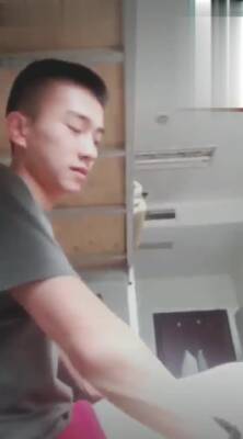 帥爆鮮肉視訊擼屌被盜錄1 - boyfriendtv.com