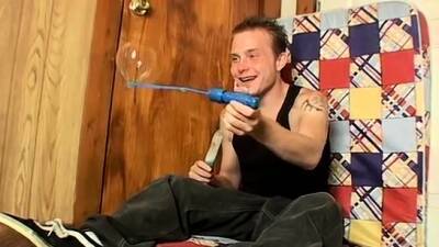 Solo gay twink butt Blowing Bubbles With Billy - drtuber.com