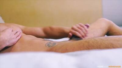 Zayn's Bedroom Stroke - boyfriendtv.com