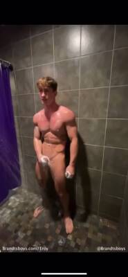 Jerking off in the gym shower – TroyxBrandt - boyfriendtv.com