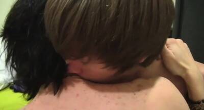 Cute gay gives his paramour a blowjob that guy won't forget - nvdvid.com