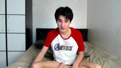 Hot gay boy solo jerking and toying show in front of webcam - icpvid.com