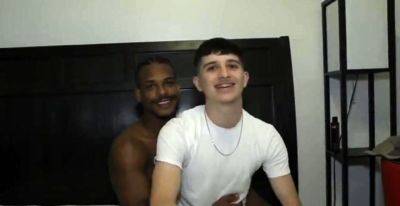 Hot muscled white gay hunk glory hole fun with black cock - drtuber.com
