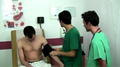 Gay guys get naked at doctors office The great doctor - drtuber.com